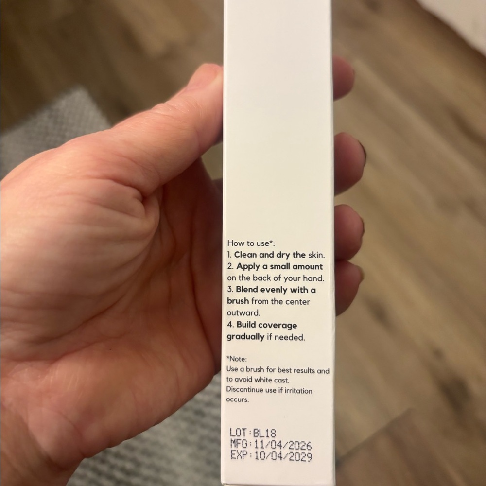 Luxe color changing foundation matches skin color perfect- for medium skin tones - Picture 11 of 16